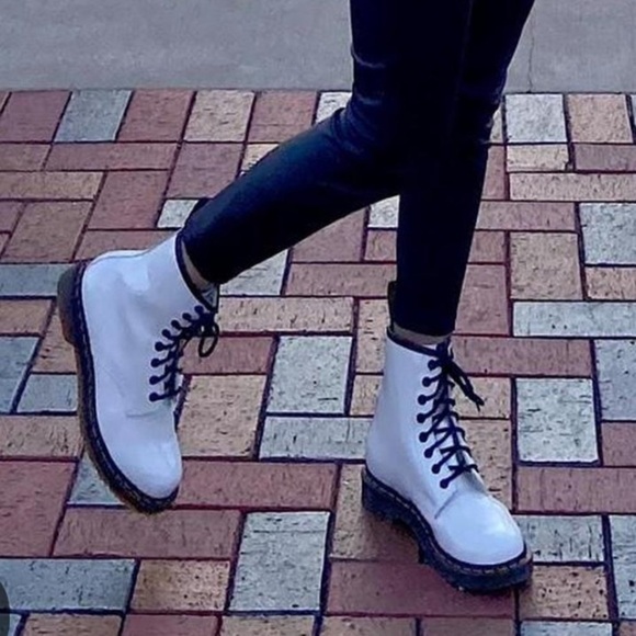 Dr. Martens Luana White US 7, UK 5 Punk, Emo, Rock, ,Glam, Goth Tie Up Boots - Picture 9 of 13